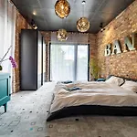 Loft Garden Villa - 4 Bedroom 3 Ba, Sleeps 10, 7 Min To Downtown