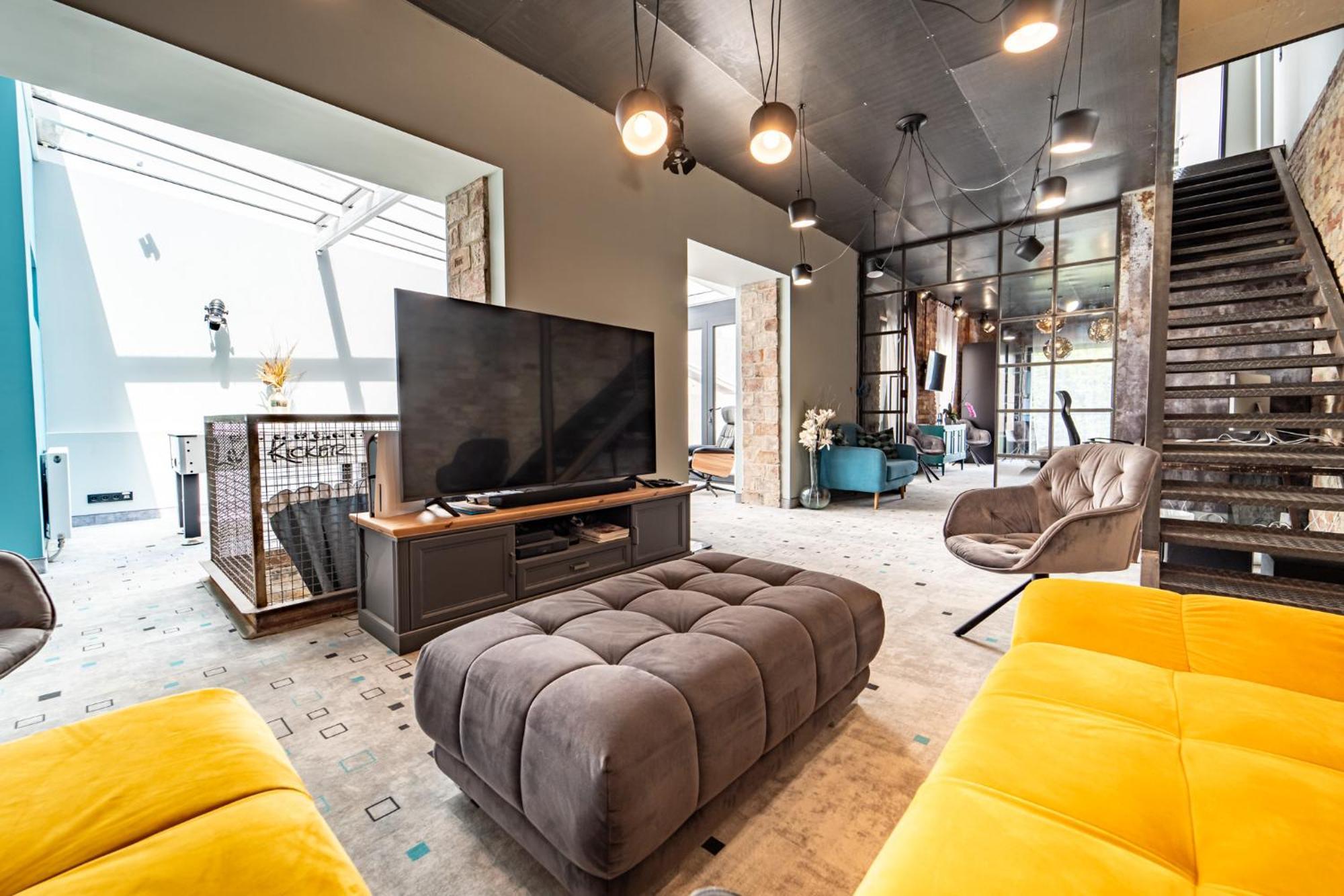 Loft Garden - 4 Bedroom 3 Ba, Sleeps 10, 7 Min To Downtown * Budapest