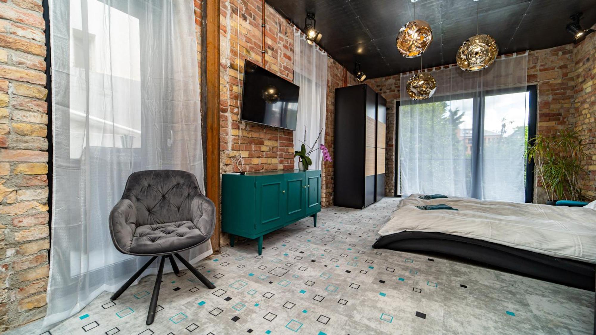 Villa Loft Garden - 4 Bedroom 3 Ba, Sleeps 10, 7 Min To Downtown Budapest