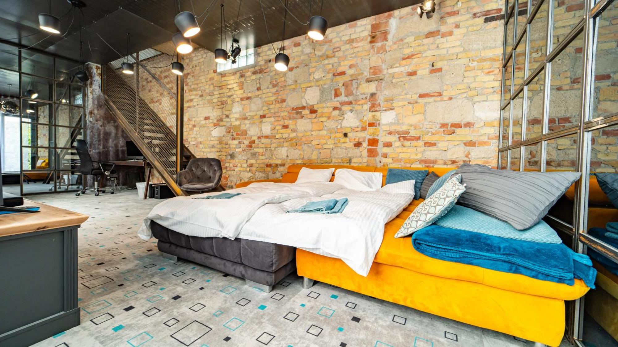 Loft Garden - 4 Bedroom 3 Ba, Sleeps 10, 7 Min To Downtown