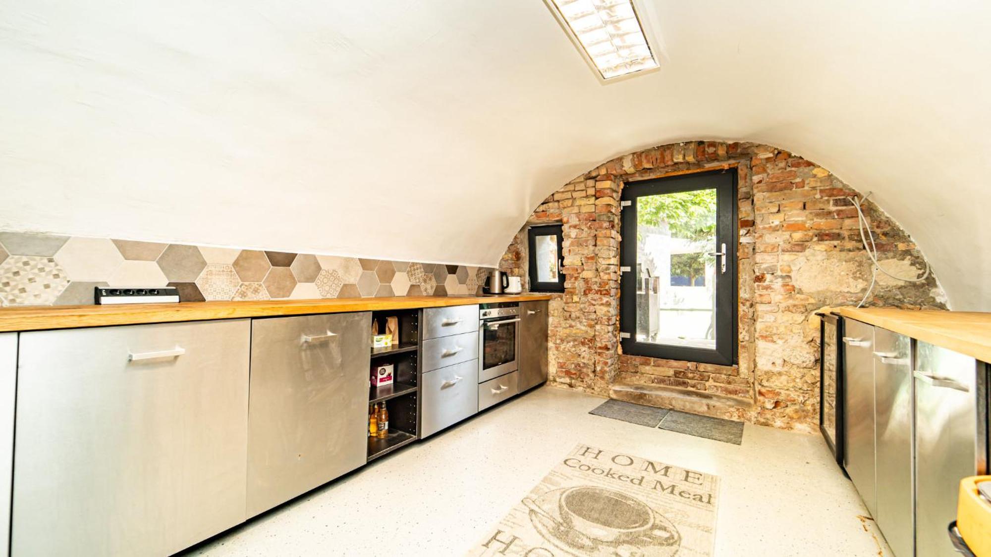 Villa Loft Garden - 4 Bedroom 3 Ba, Sleeps 10, 7 Min To Downtown