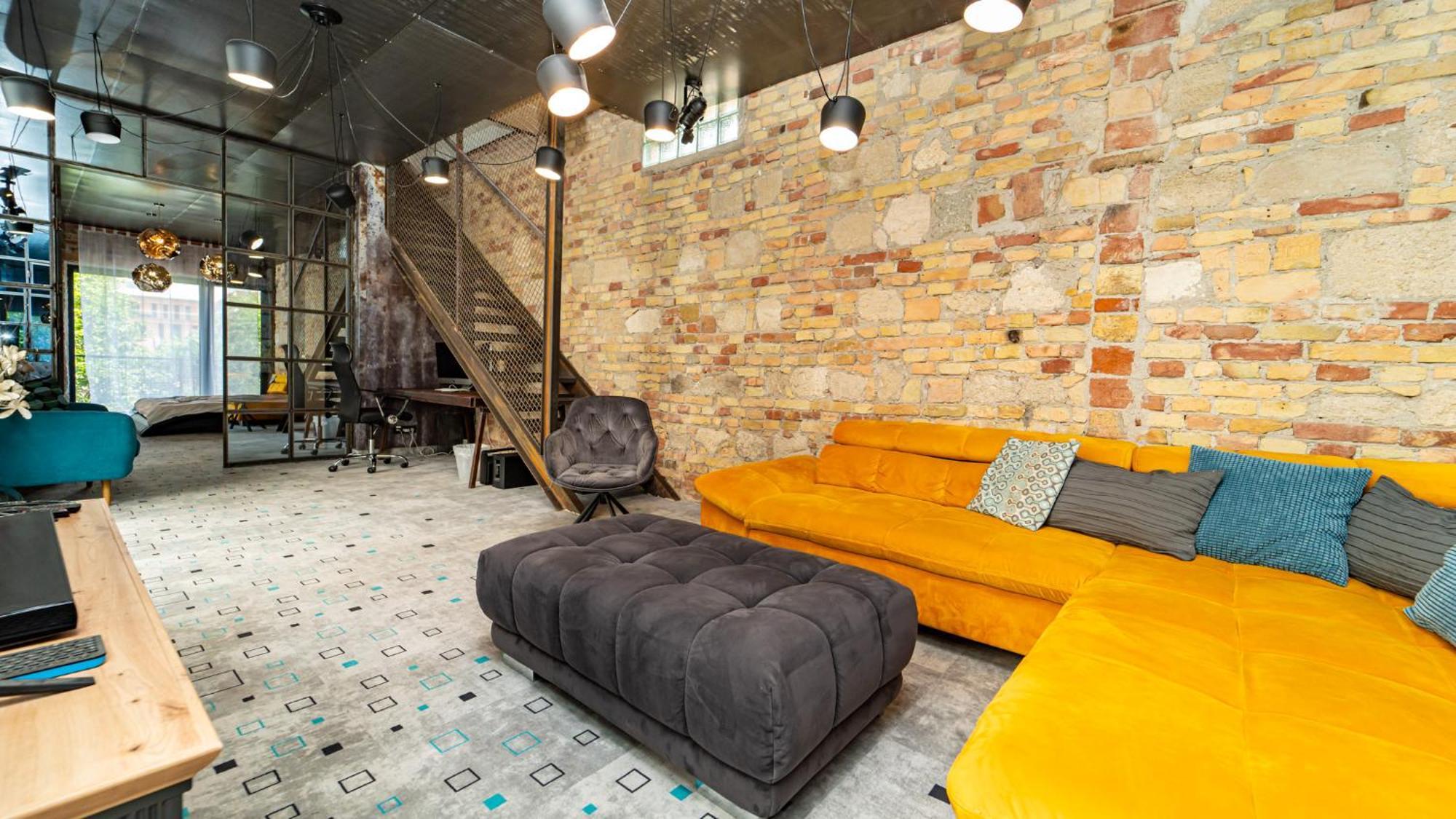Loft Garden - 4 Bedroom 3 Ba, Sleeps 10, 7 Min To Downtown Villa