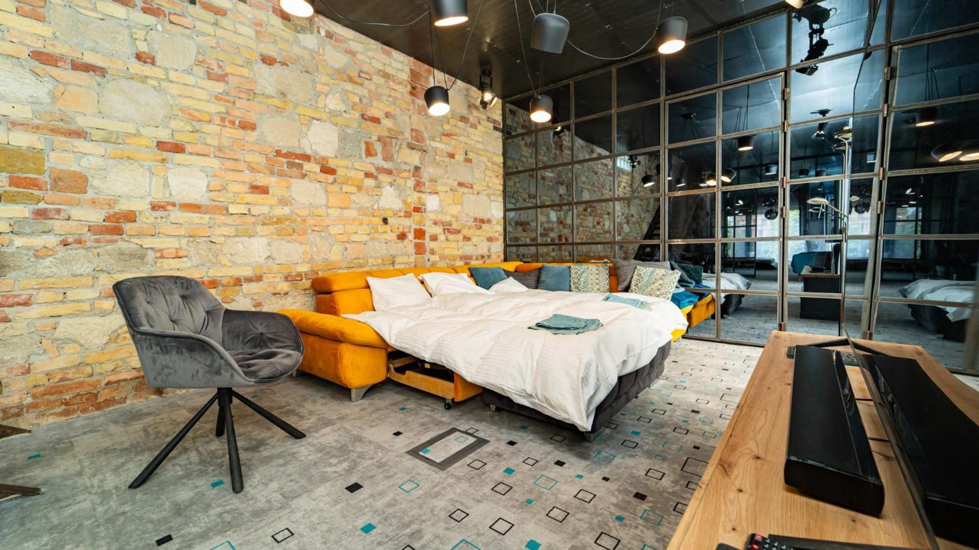 Loft Garden - 4 Bedroom 3 Ba, Sleeps 10, 7 Min To Downtown *