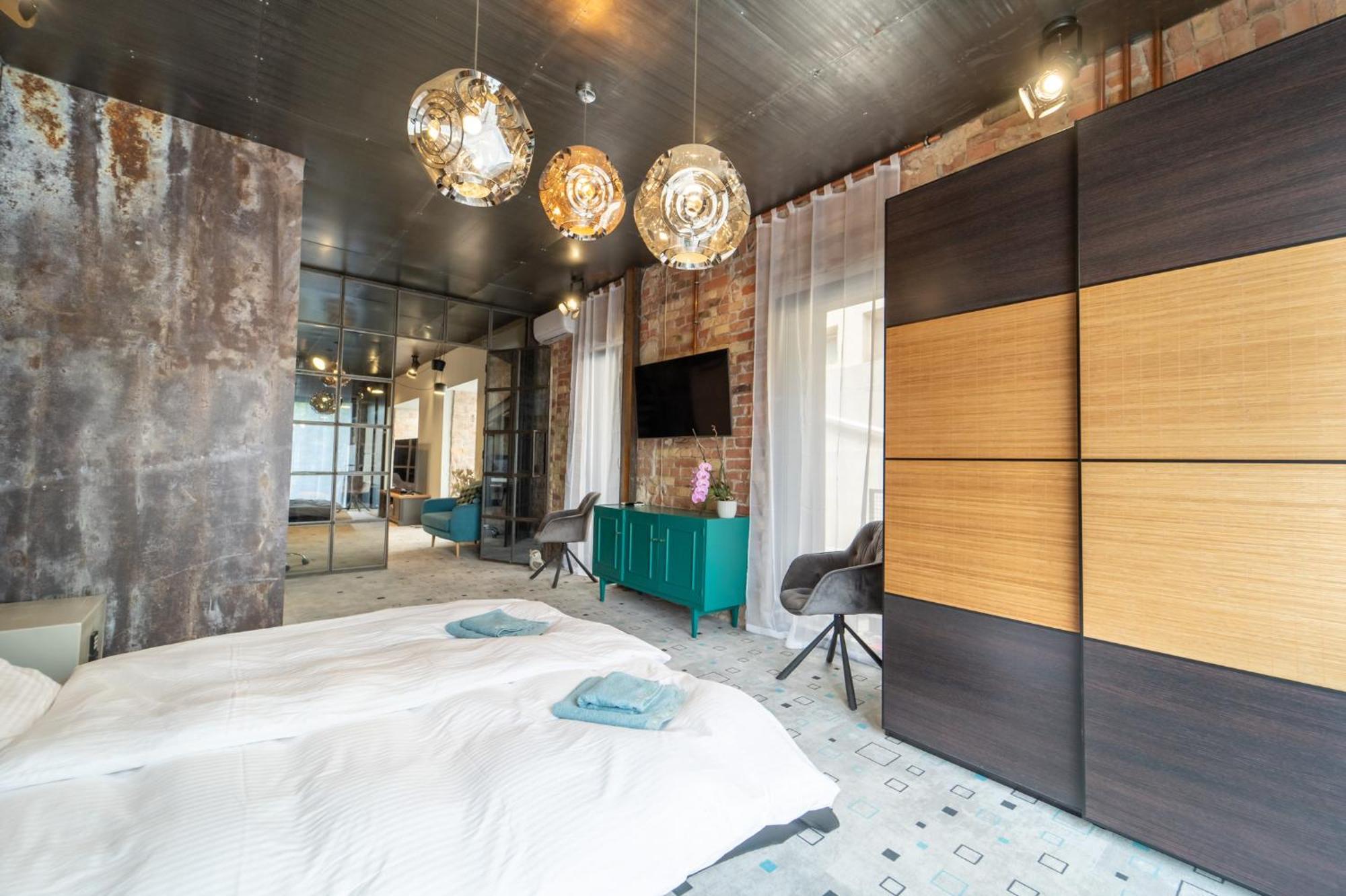 Loft Garden - 4 Bedroom 3 Ba, Sleeps 10, 7 Min To Downtown * Budapest