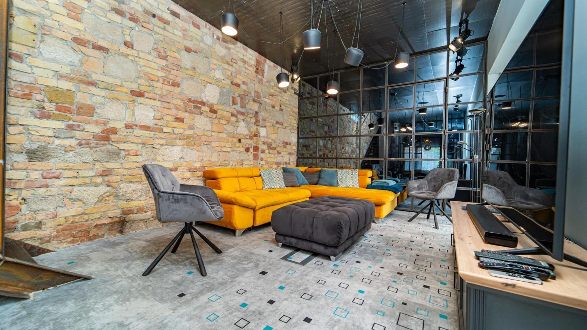 Loft Garden - 4 Bedroom 3 Ba, Sleeps 10, 7 Min To Downtown Villa Budapest