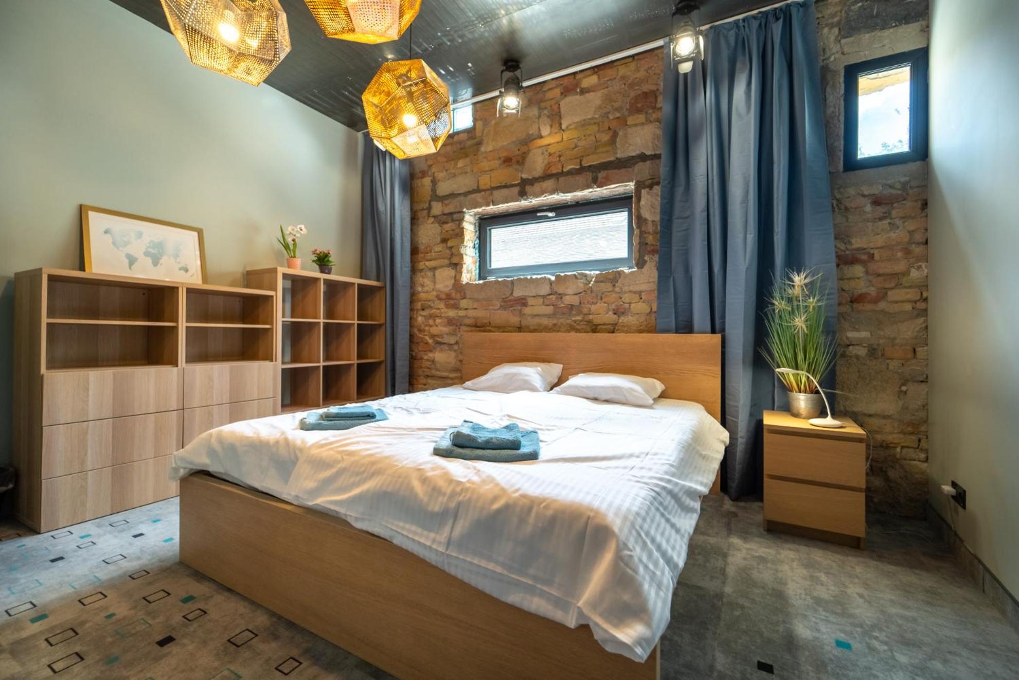 Villa Loft Garden - 4 Bedroom 3 Ba, Sleeps 10, 7 Min To Downtown *