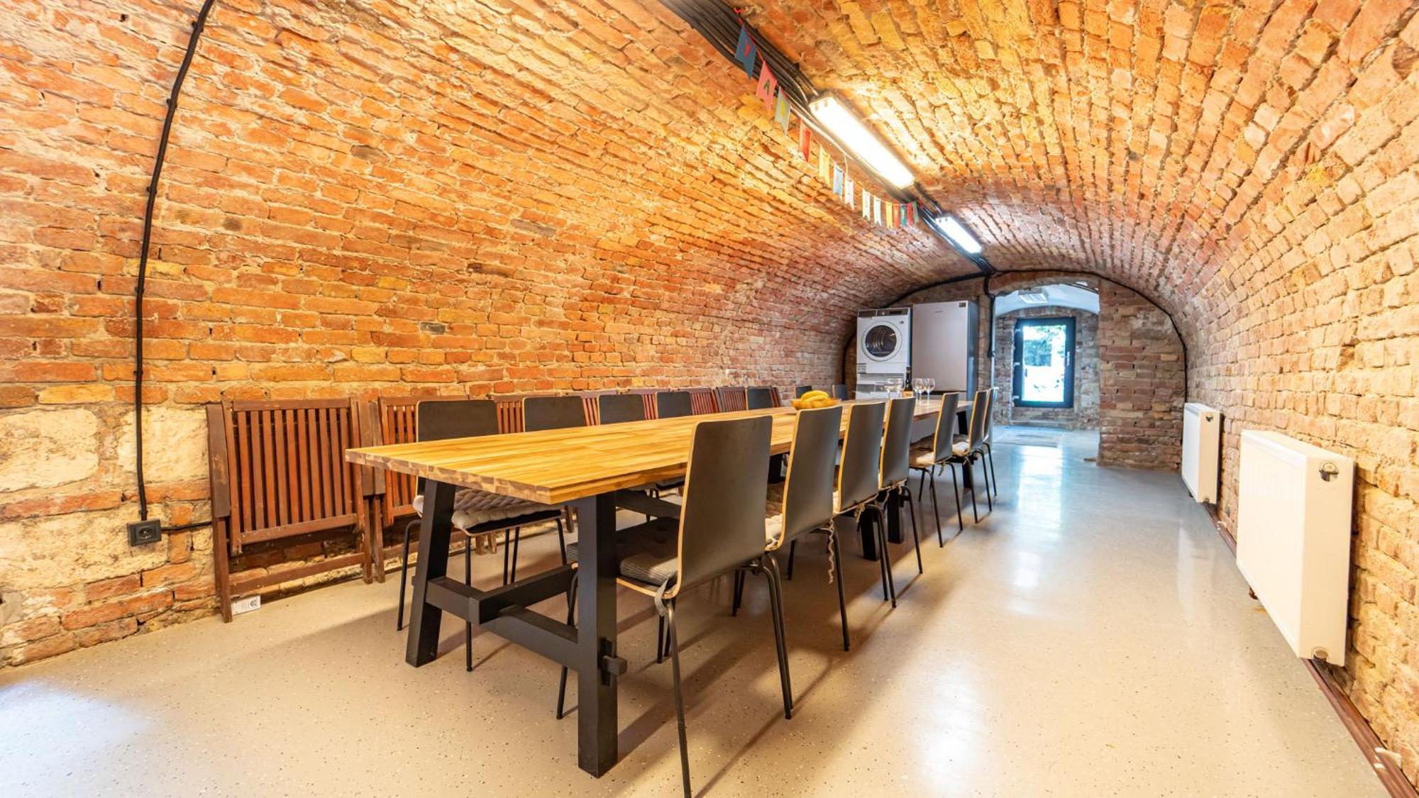 Loft Garden - 4 Bedroom 3 Ba, Sleeps 10, 7 Min To Downtown Villa Budapest
